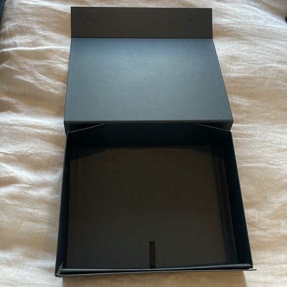 IRO Box w/Magnetic Closure - Picture 5 of 8